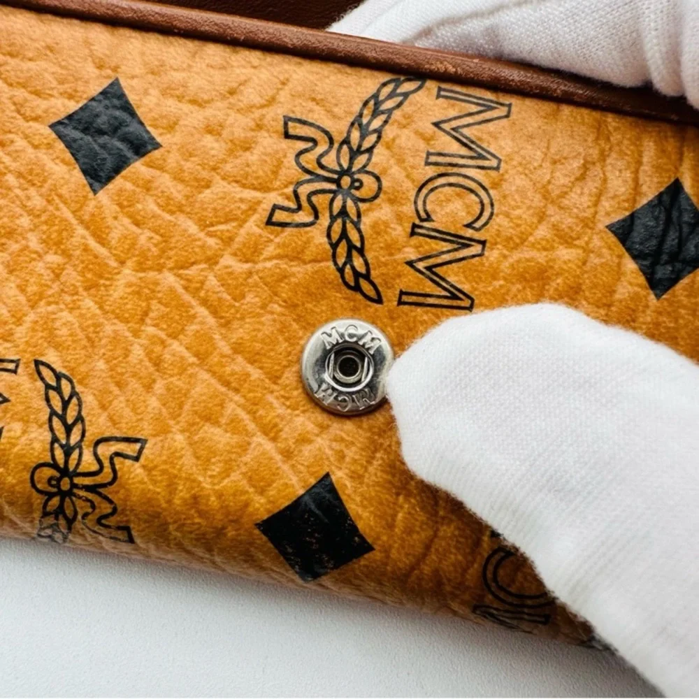 MCM Authentic And Unique Key And Card Holder/Wallet A 2 In 1 EUC - Picture 3 of 11